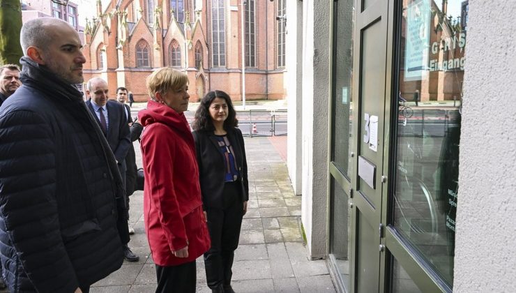 Hannover’de Türk Başkonsolosluğu’na saldırı: Belediye Başkanı ile Emniyet Müdürü ziyaret etti