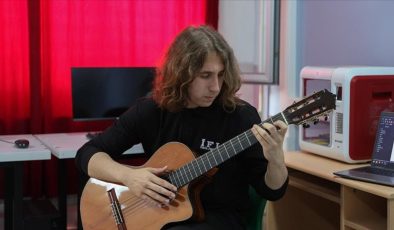 Liseli gitarist, beste üreten yapay zeka modeli ile uluslararası yarışmada ödül aldı