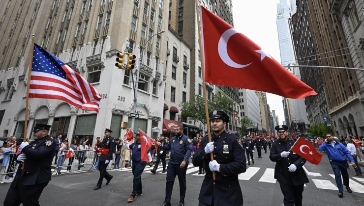 New York, Türk bayraklarıyla donandı: 41. Geleneksel Türk Günü Yürüyüşü