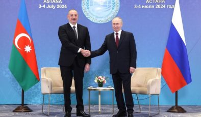 Aliyev ve Putin, Astana’da görüştü