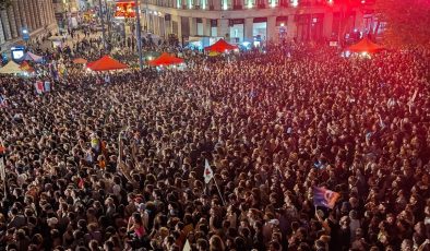 Fransa’da seçim sonrası aşırı sağ karşıtı gösteri