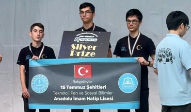 Türk öğrenciler, Güney Kore’deki robot yarışmasında birinci oldu