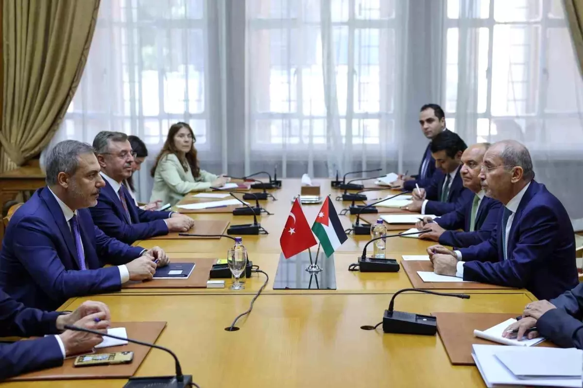 Dışişleri Bakanı Hakan Fidan, Ürdün Başbakan Yardımcısı ile görüştü